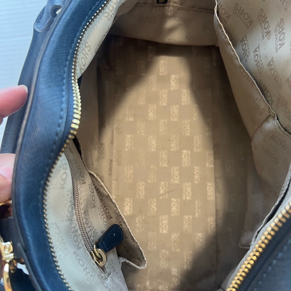 Michael Kors navy blue bag - Picture 12 of 13